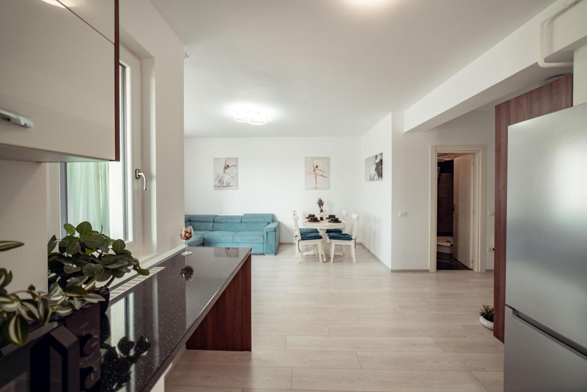 Cozy Collection Apartments At Palas Mall ยาช ภายนอก รูปภาพ